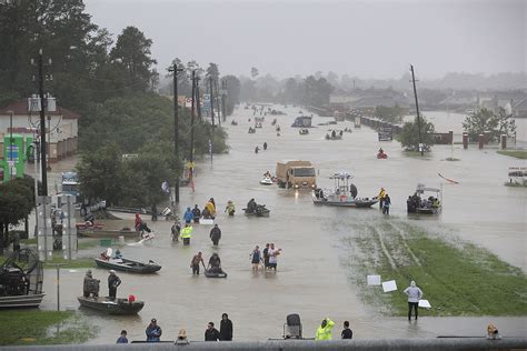 Hurricane Harvey could leave half a million destroyed cars in its wake