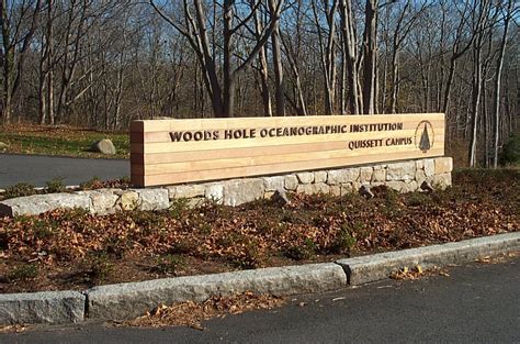 Woods Hole Oceanographic Institution — Roll Barresi & Associates