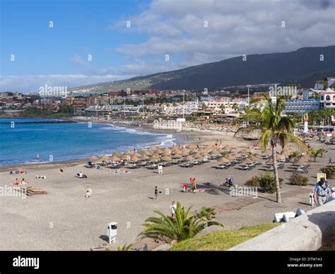 La spiaggia di Playa Fanabe in Playa de las Americas Tenerife Isole ...