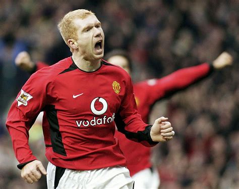 MANCHESTER, ENGLAND - DECEMBER 13: Paul Scholes of Man Utd celebrates ...