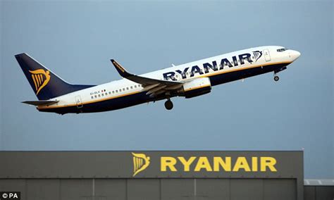 Ryanair passengers’ terror on plane from Ibiza | Daily Mail Online