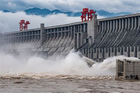 Yangtze River Breaks Its Banks in Major Flood as China Braces for More Downpours