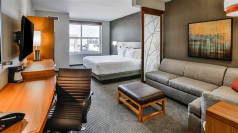 Hotel Rooms near Falls Park on the Reedy | Hyatt Place Greenville ...