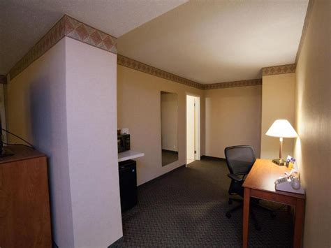 Country Inn & Suites by Radisson, Fergus Falls, MN Hotel (Fergus Falls ...