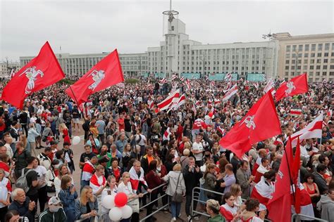 Tens of thousands in Belarus protests demand Lukashenko's resignation │ GMA News Online