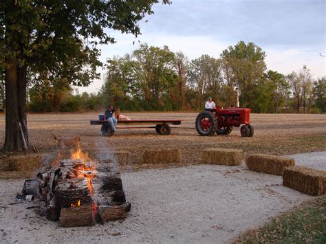 Nothing like an old fashion hayride on a chilly fall evening | Fun ...