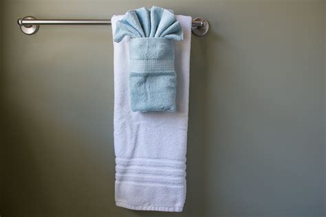 How to Hang Bathroom Towels Decoratively (with Pictures) | eHow