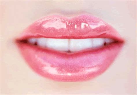 Lips GIFs - Find & Share on GIPHY