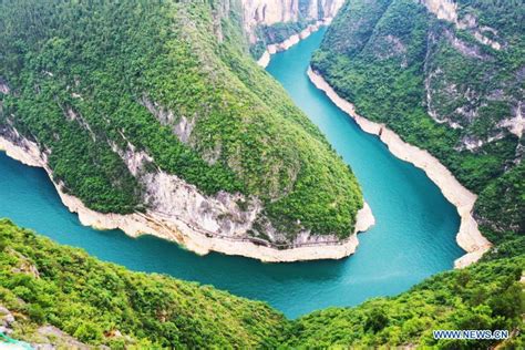 Medio ambiente ecológico en sección de Chongqing del río Yangtze ...