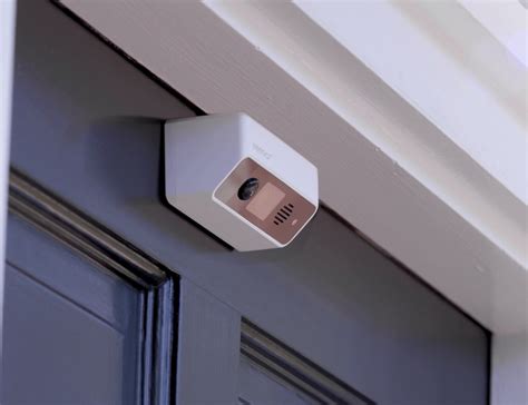 DoorCam Is a Smart Security Camera That Sits Over Any Door