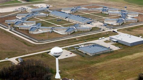 Bureau of Prisons Is Closing Violent Detention Unit in Thomson, Illinois - The New York Times