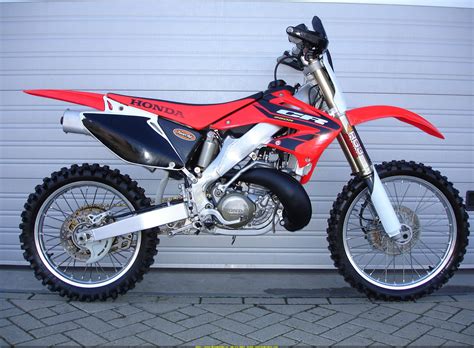 2002 Honda CR250R - Moto.ZombDrive.COM