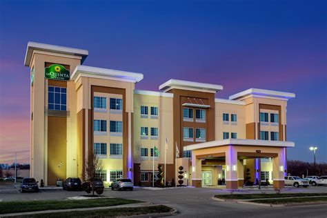 La Quinta Inn & Suites by Wyndham Springfield IL | Springfield, IL Hotels