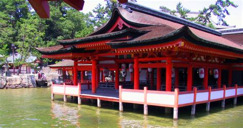 Top 10 Facts about the Itsukushima Shinto Shrine, Japan - Discover Walks Blog