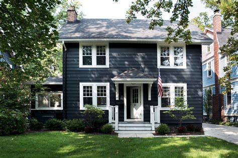 Darkness Reigns: Architects' 8 Favorite Black Exterior Paint Colors - Gardenista | Colonial ...