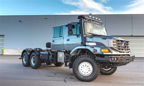 Mercedes-Benz Zetros 2733 z podwoziem 6x6 oraz załogową kabiną ...