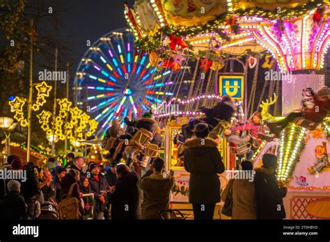 Christmas market on Königsstraße in the city centre of Duisburg, pre ...