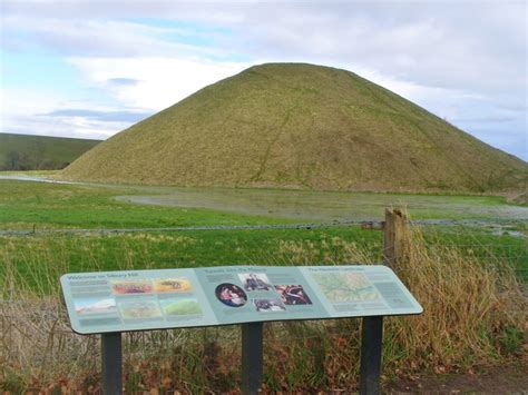 Silbury Hill © Colin Smith :: Geograph Britain and Ireland