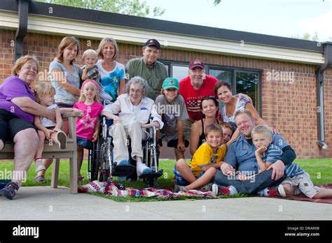 Photographer Steve Skjold's photo of his mom age 96 and her family of ...