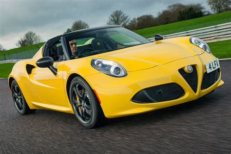 Alfa Romeo 4C Spider 2016 review | Auto Express