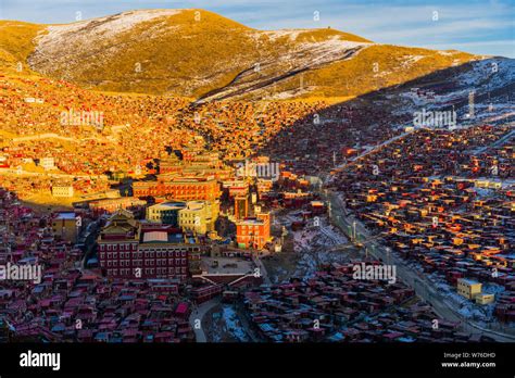 Aerial view of the campus of Serthar Institute, known as Larung Gar ...