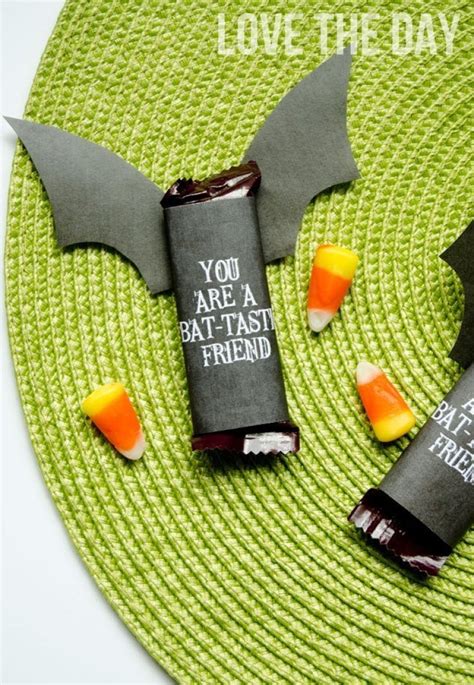 15 Bat Craft Ideas That Are Perfect for Halloween on Love the Day