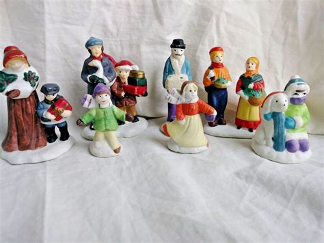 Vintage/Modern lot of 7 christmas village/town/decoration/ people ...