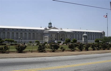 USP Atlanta is used primarily as a transfer prison for inmates in ...