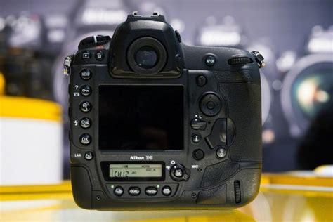 A closer look at the new Nikon D6 camera (first picture of the D6 back ...