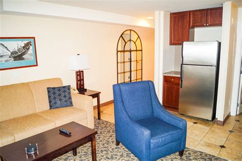 Oceancliff 1 & 2 | Newport Hotel Rooms | Accommodations