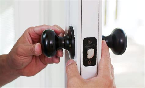 How To Replace A Keyhole Door Knob