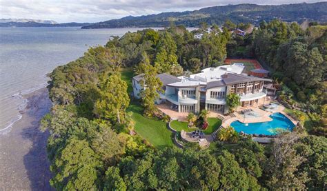 Te Manu Tahawai – A Clifftop Waterfront Mansion In Auckland, New Zealand | Homes of the Rich