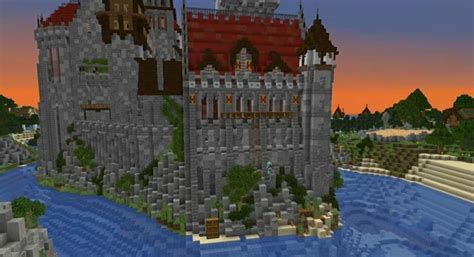 Minecraft Castle Designs: Explore Fwhip Castle