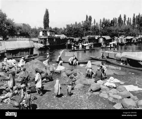 Houseboats at Srinagar Stock Photo - Alamy