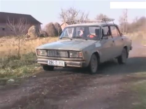 IMCDb.org: 1982 Lada Riva 1300 S [2105] in "Mara i Lole: Trese mi se ...