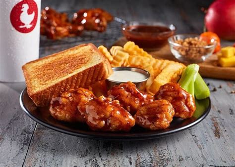 How many calories are in Zaxby's boneless wings?