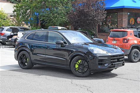 Facelifted 2023 Porsche Cayenne Turbo S E-Hybrid spied! | FLATSIXES