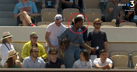 Roland-Garros 2023 : une spectatrice huée par le public en plein match, gros malaise en direct ...