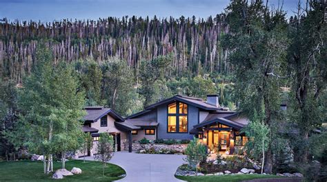 This contemporary house is a sanctuary in the Rocky Mountains of Colorado