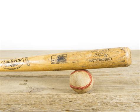 Vintage Wooden Baseball Bat / Baseball Decor / Louisville Slugger 225YB Antique Baseball bat ...