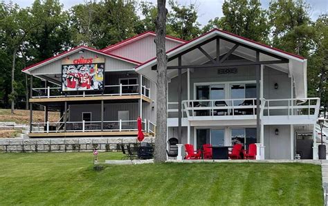 Chiefs mural, removed from side of Kansas City house, has a new home