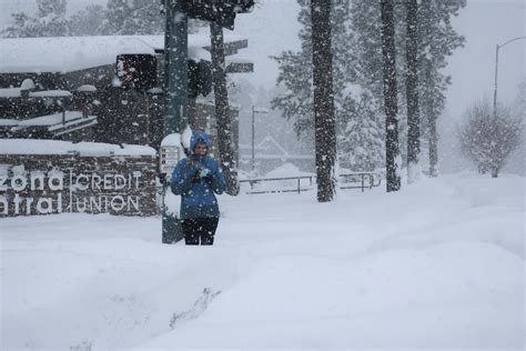 Flagstaff, Arizona, buried by three feet of snow, the most ever ...