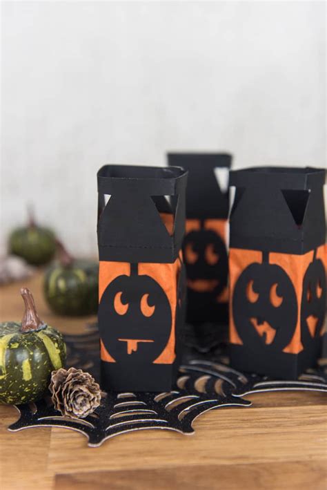 DIY Mini Paper Pumpkin Lanterns