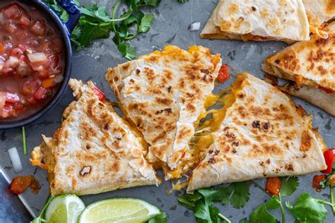 Easy Chicken Quesadillas (Fajita Style) - Momsdish