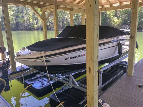 Shallow Water Boat Lift: Shop Shallow Water Pontoon Boat Lifts | HydroHoist