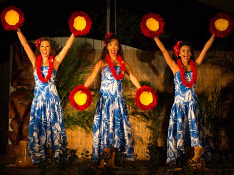 Diamond Head Luau at the Waikiki Aquarium - Hawaii Discount