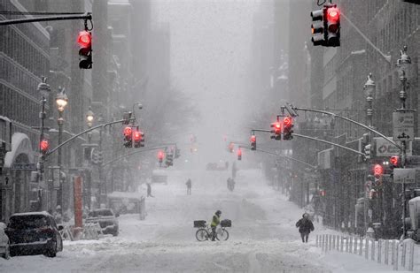 New York Snow Entered Record Books as City Dug Out - Bloomberg