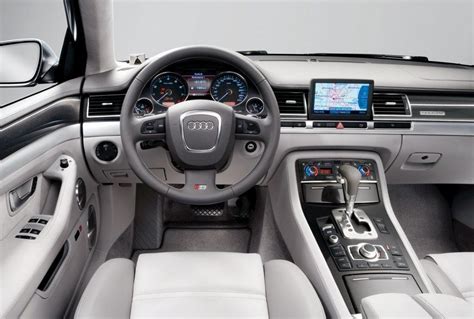 World Automotive Center: Audi S8 - The supreme athlete in the luxury class