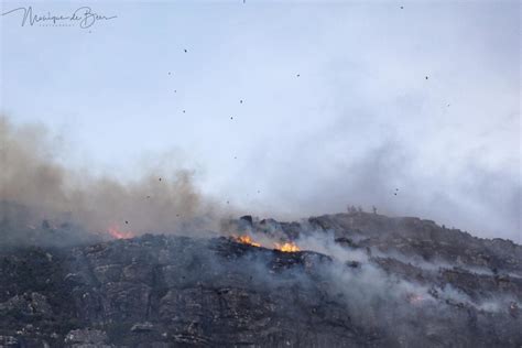 Pictures/Videos: Table Mountain burns