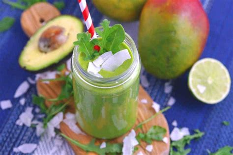 Tropical Mango & Arugula Smoothie | Green Smoothie Recipe | Mind Over Munch